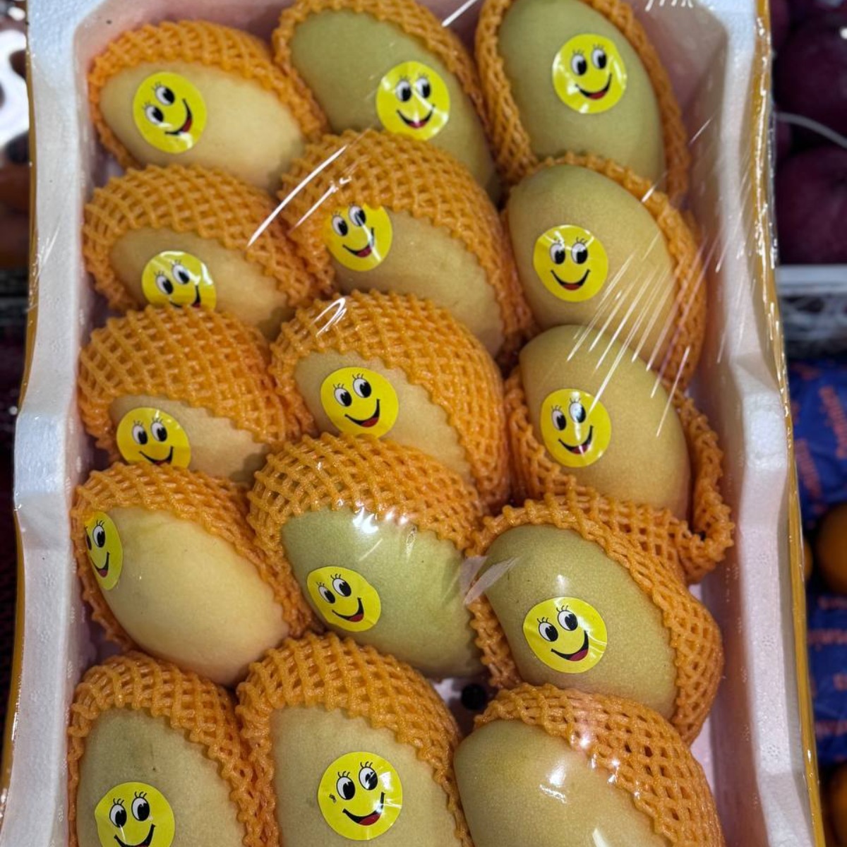Манго желтое